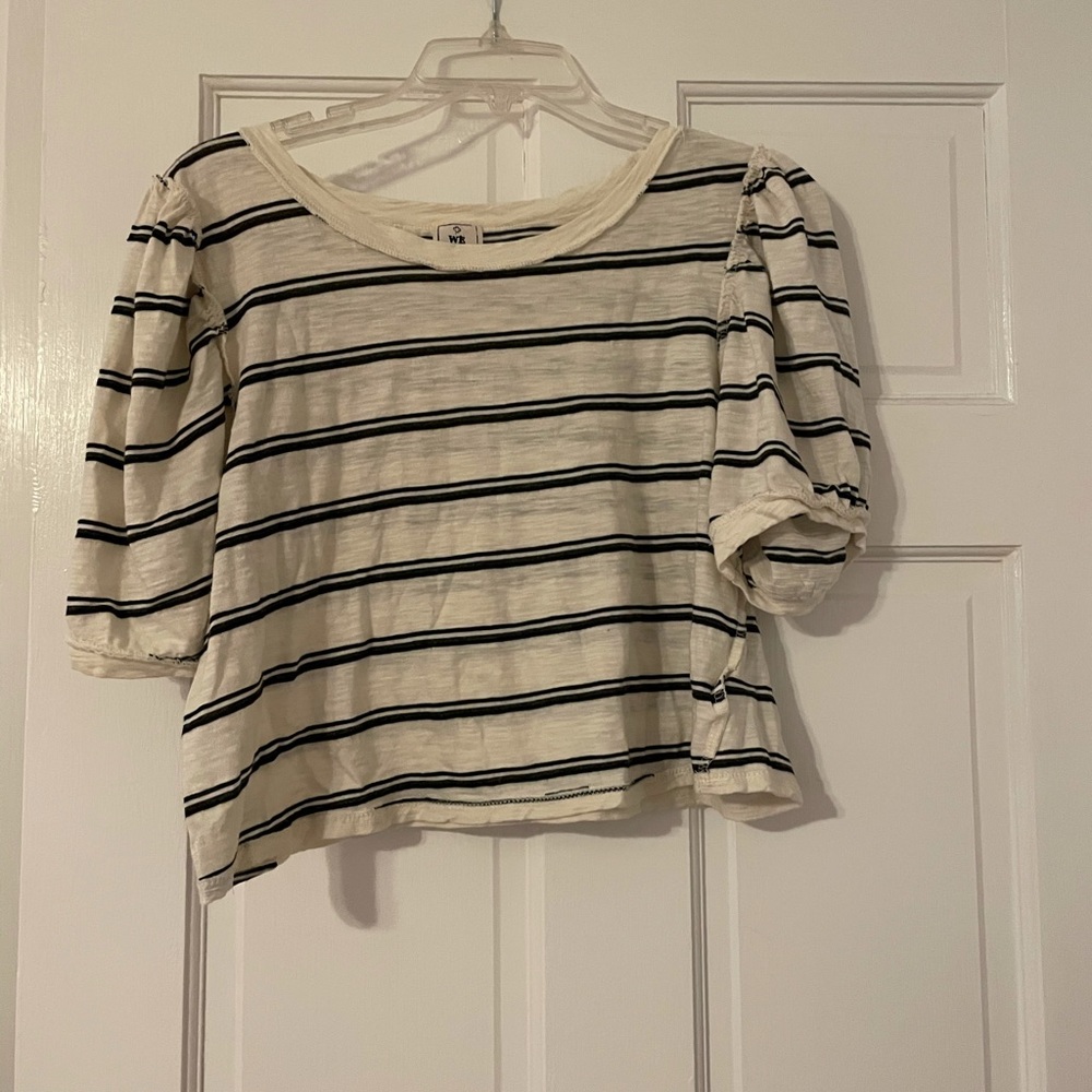 Cute cream and black free people crop top!